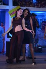 Gizele Thakral, Claudia Ciesla at Kya Kool Hain Hum 3 promotions in Mumbai on 9th Jan 2016